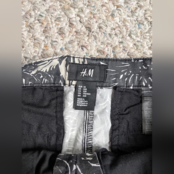 H&M tropical print shorts - Picture 2 of 3